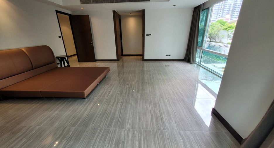 For rent 4 bedrooms condo in Khlong Toei, Bangkok