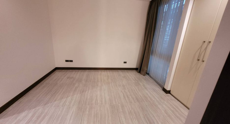 For rent 4 bedrooms condo in Khlong Toei, Bangkok