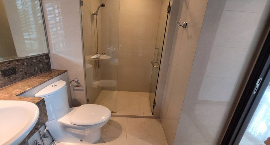 For rent 4 bedrooms condo in Khlong Toei, Bangkok