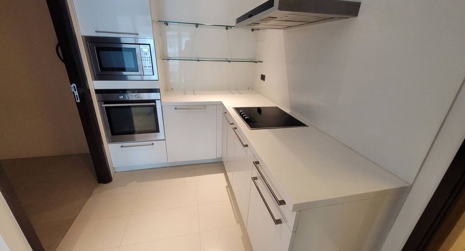 For rent 4 bedrooms condo in Khlong Toei, Bangkok