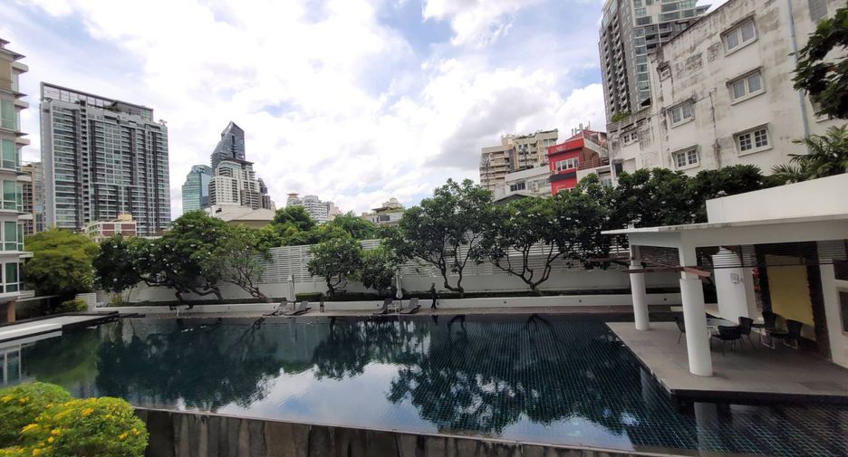 For rent 4 bedrooms condo in Khlong Toei, Bangkok