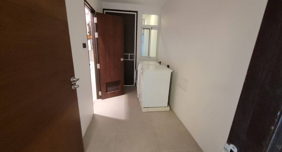 For rent 4 bedrooms condo in Khlong Toei, Bangkok