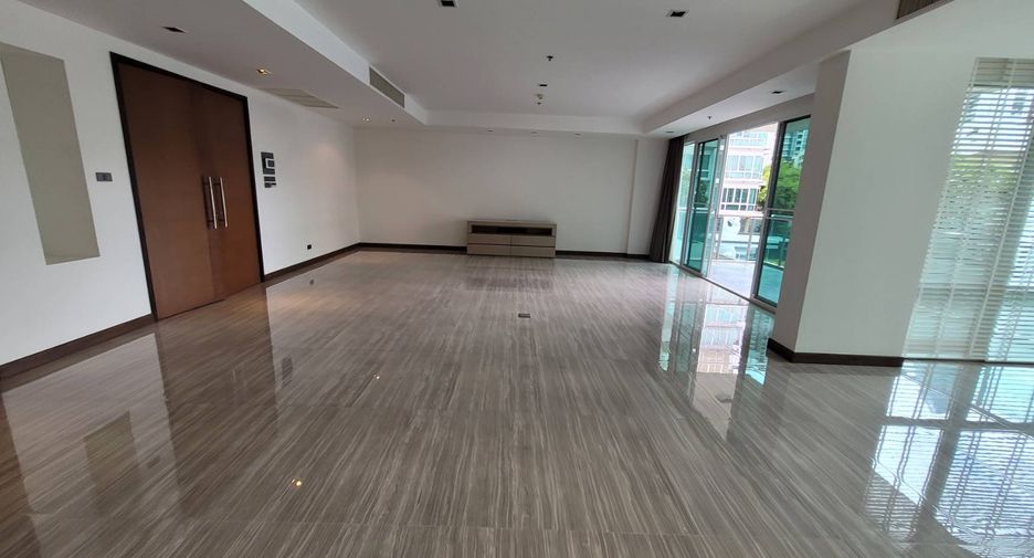 For rent 4 bedrooms condo in Khlong Toei, Bangkok