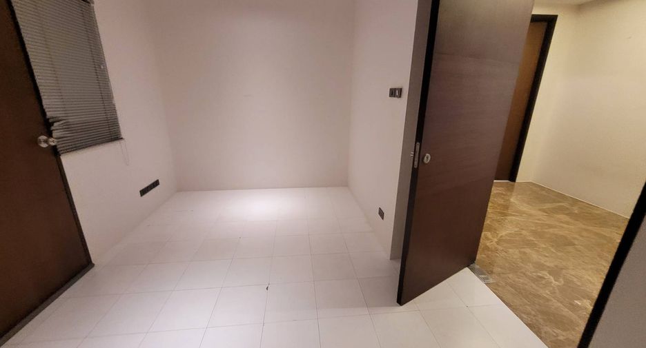 For rent 4 bedrooms condo in Khlong Toei, Bangkok
