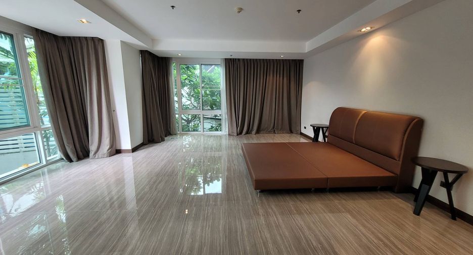 For rent 4 bedrooms condo in Khlong Toei, Bangkok