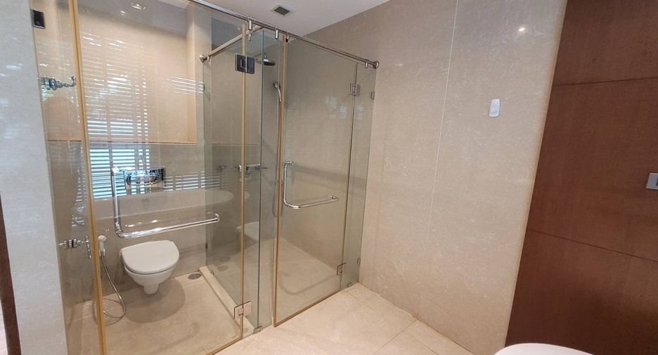 For rent 4 bedrooms condo in Khlong Toei, Bangkok
