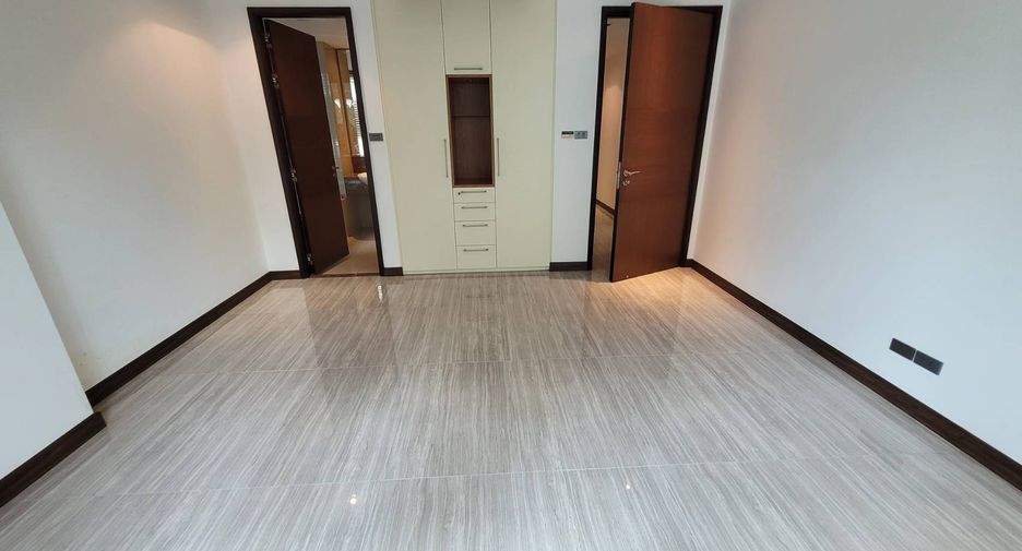 For rent 4 bedrooms condo in Khlong Toei, Bangkok