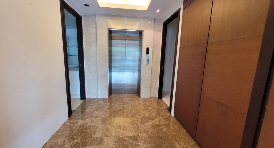 For rent 4 bedrooms condo in Khlong Toei, Bangkok