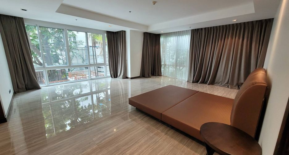 For rent 4 bedrooms condo in Khlong Toei, Bangkok
