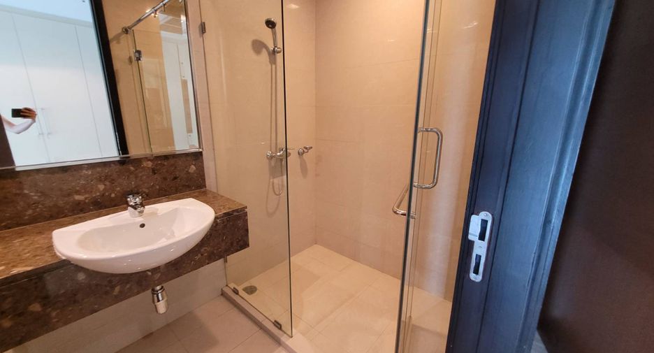 For rent 4 bedrooms condo in Khlong Toei, Bangkok