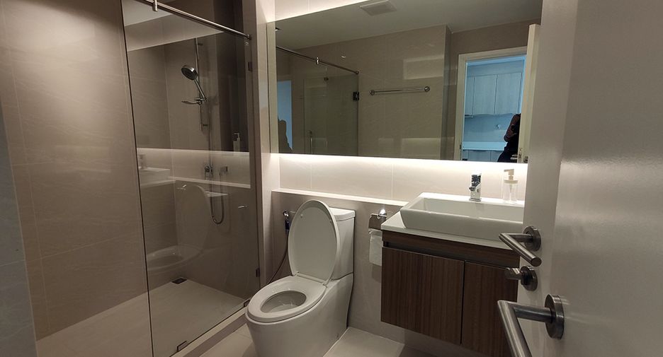 For rent 2 bedrooms condo in Khlong Toei, Bangkok