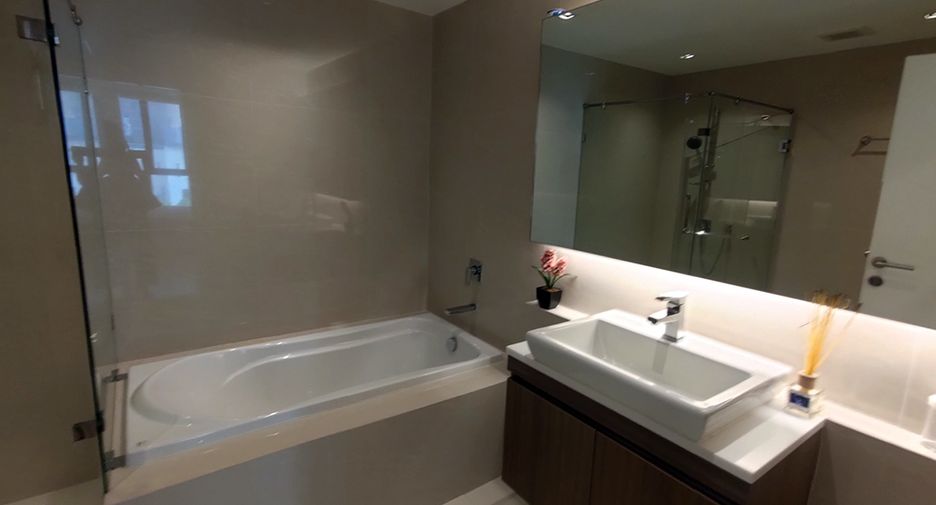 For rent 2 bedrooms condo in Khlong Toei, Bangkok