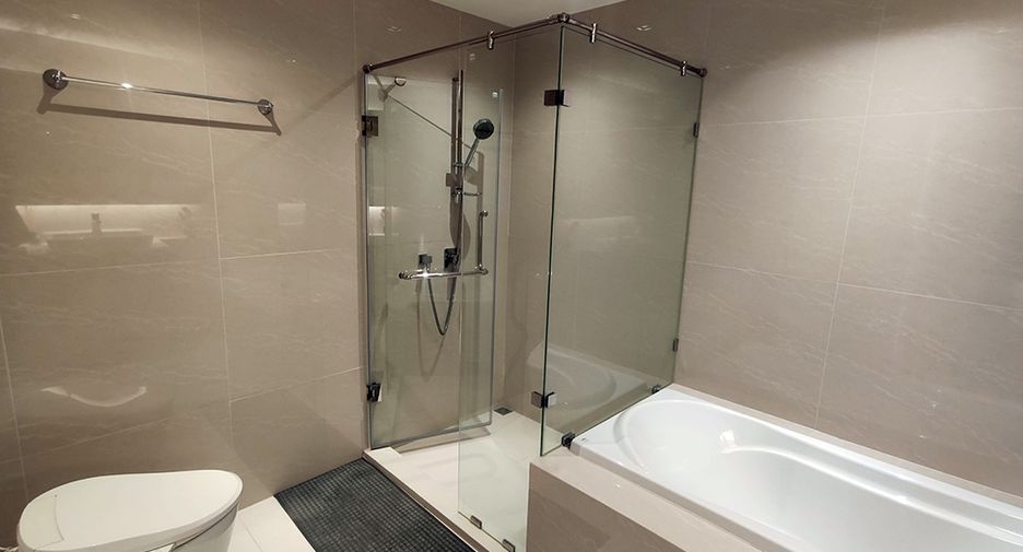 For rent 2 bedrooms condo in Khlong Toei, Bangkok