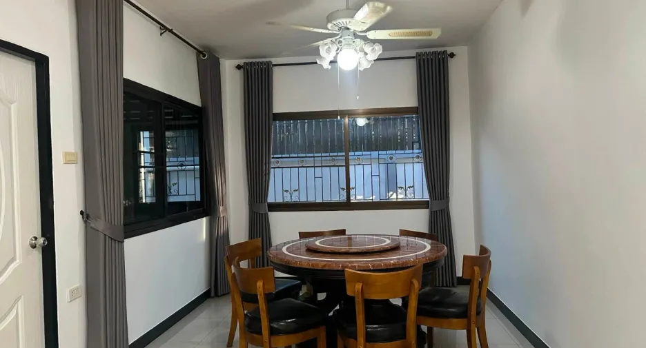 For rent 3 bedrooms house in East Pattaya, Pattaya