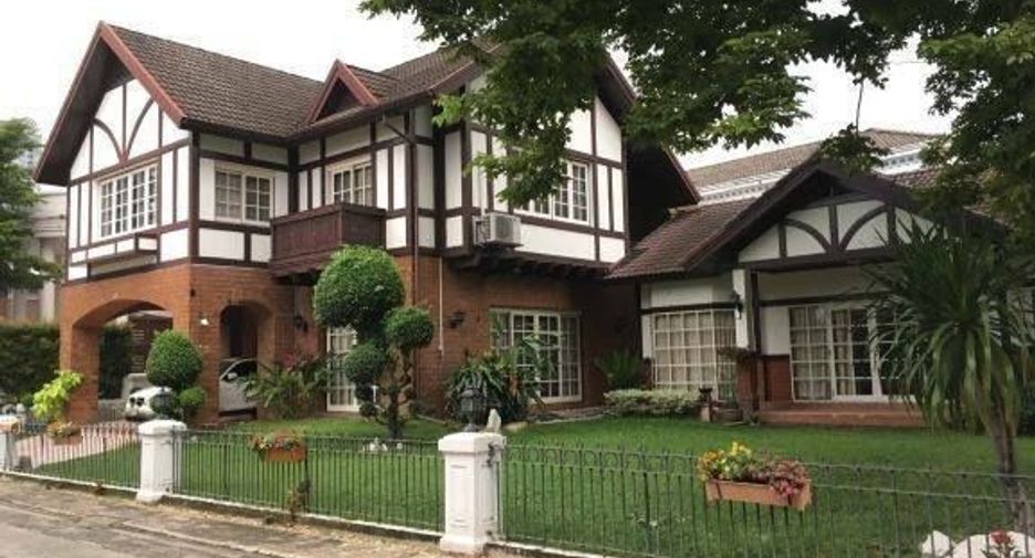 Продажа 4 спальни дом в Пхра Кханонг, Бангкок