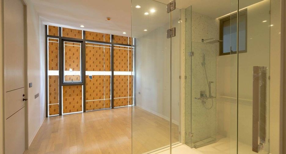 For sale 2 bedrooms condo in Khlong Toei, Bangkok