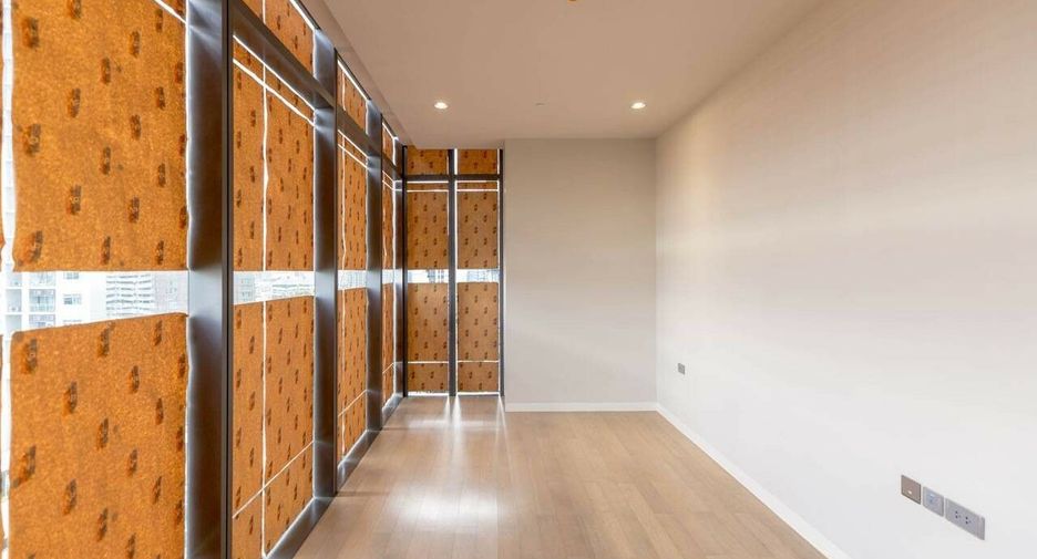 For sale 2 bedrooms condo in Khlong Toei, Bangkok