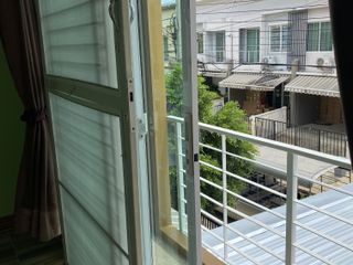 For rent 3 bedrooms townhouse in Bang Bon, Bangkok