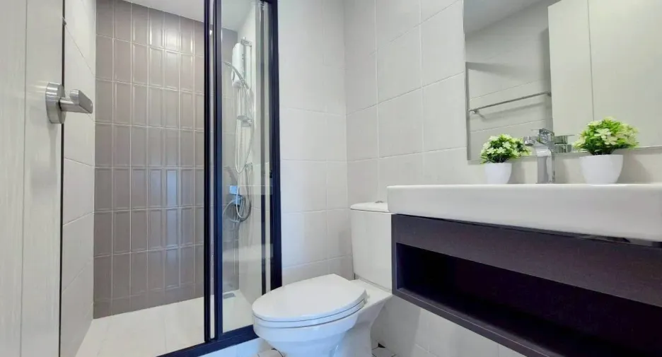 For rent 1 bed condo in Khlong Luang, Pathum Thani