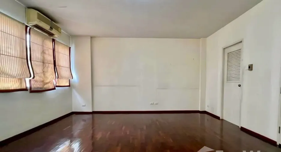 For sale 4 bedrooms townhouse in Mueang Nonthaburi, Nonthaburi