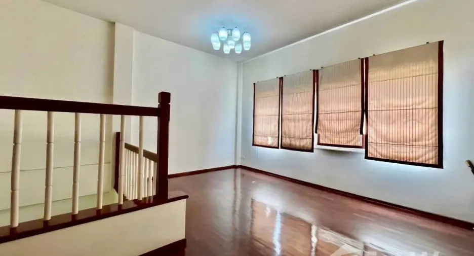 For sale 4 bedrooms townhouse in Mueang Nonthaburi, Nonthaburi