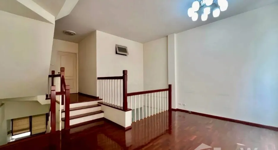 For sale 4 bedrooms townhouse in Mueang Nonthaburi, Nonthaburi
