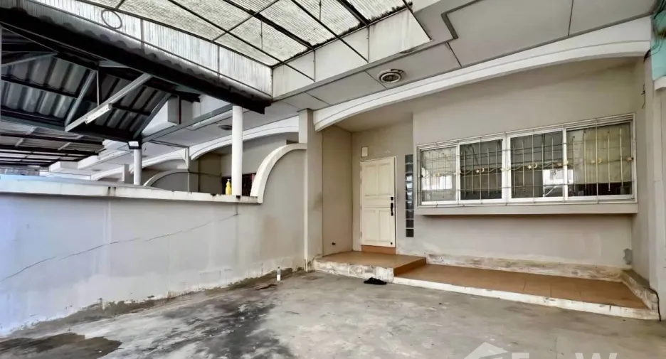 For sale 4 bedrooms townhouse in Mueang Nonthaburi, Nonthaburi