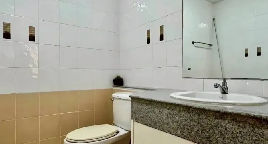 For sale 4 bedrooms townhouse in Mueang Nonthaburi, Nonthaburi