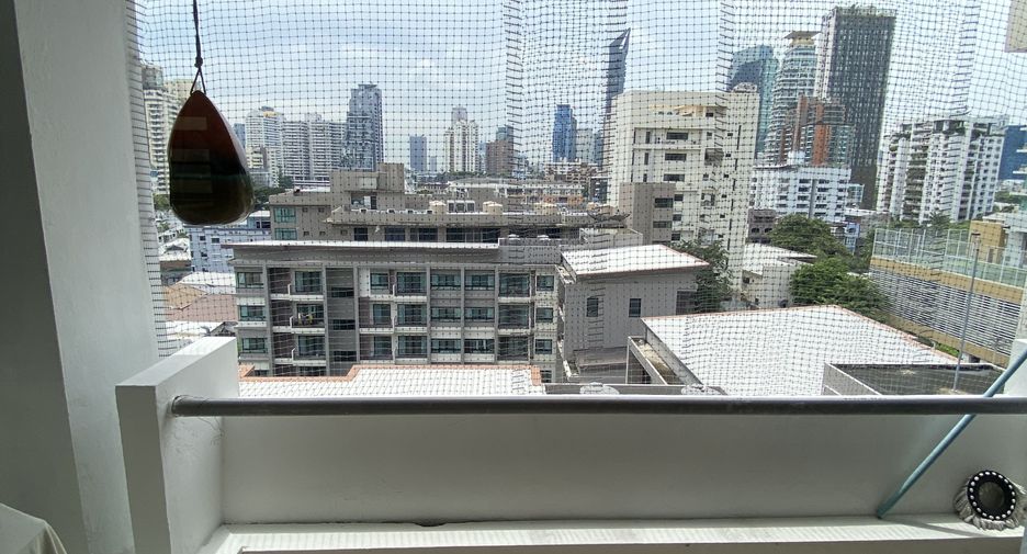 Condo en alquiler de 3 habitaciones en Watthana, Bangkok