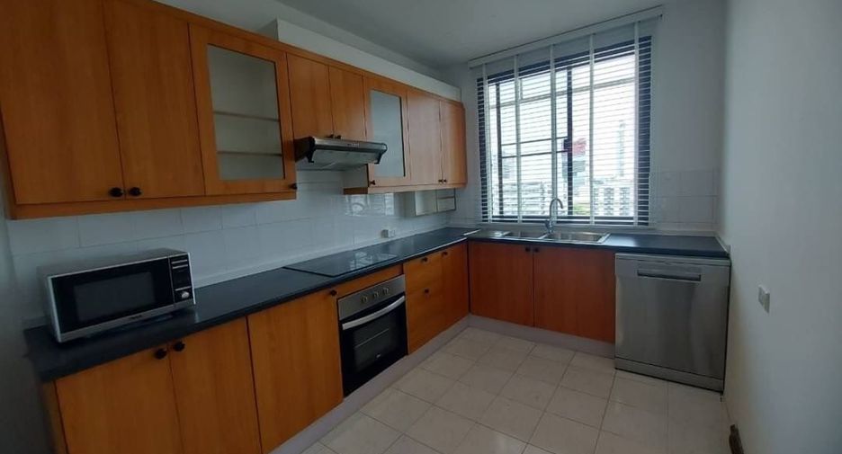 For rent 2 bedrooms condo in Watthana, Bangkok