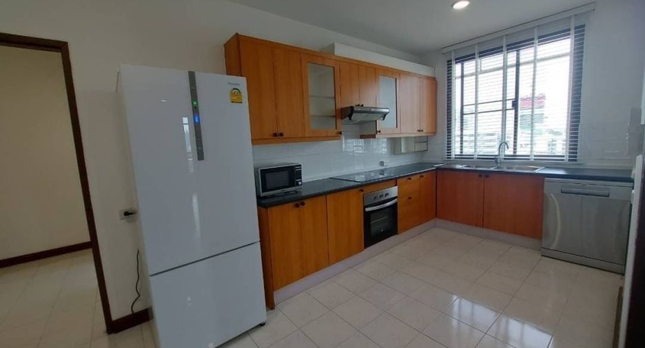 For rent 2 bedrooms condo in Watthana, Bangkok