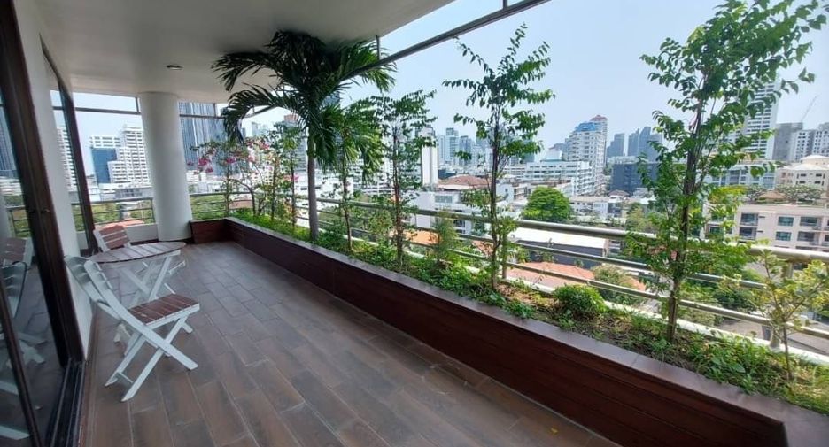 For rent 2 bedrooms condo in Watthana, Bangkok