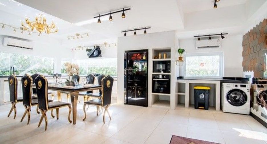 À vendre et à louer 8 chambres villa à Jomtien, Pattaya