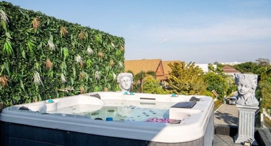 À vendre et à louer 8 chambres villa à Jomtien, Pattaya