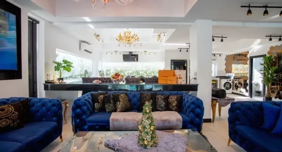 À vendre et à louer 8 chambres villa à Jomtien, Pattaya