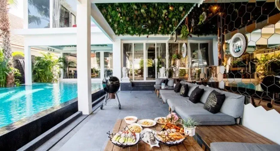 À vendre et à louer 8 chambres villa à Jomtien, Pattaya