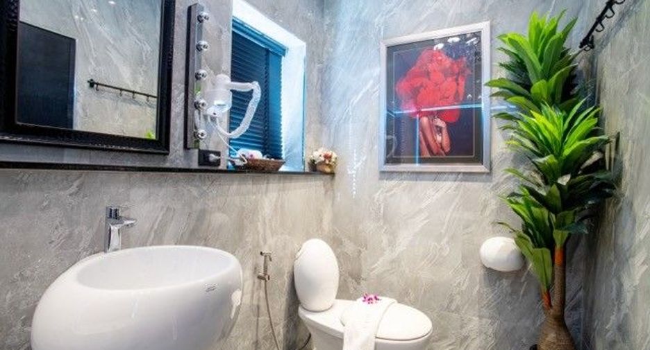 À vendre et à louer 8 chambres villa à Jomtien, Pattaya