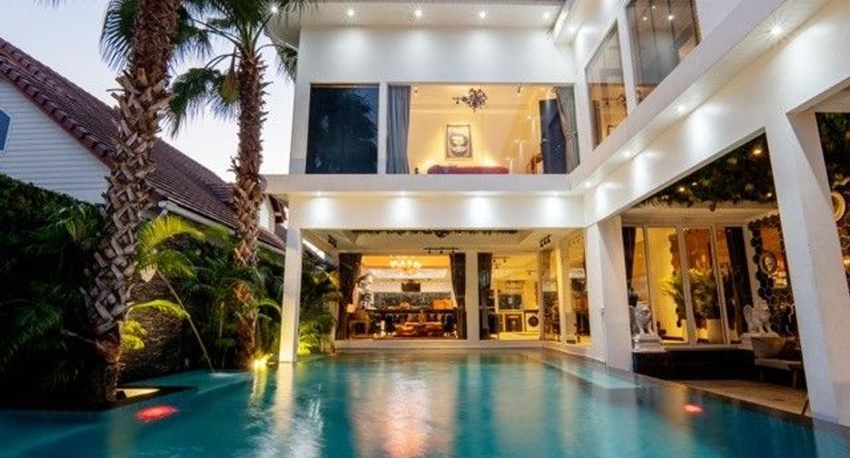 À vendre et à louer 8 chambres villa à Jomtien, Pattaya