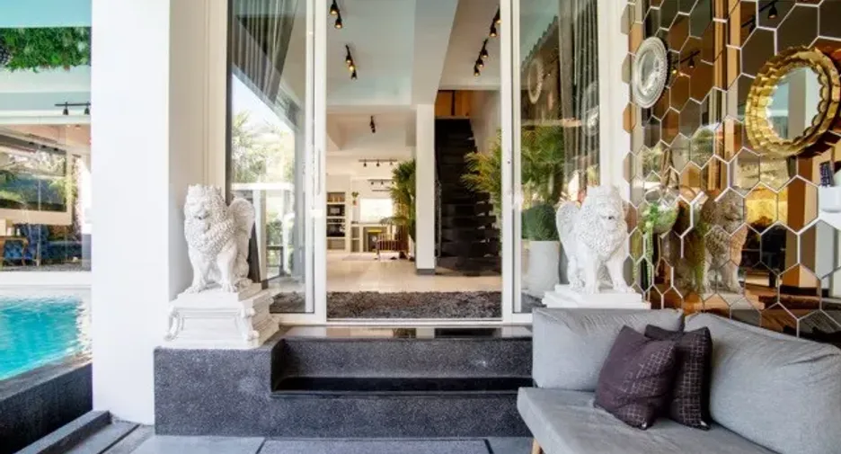 À vendre et à louer 8 chambres villa à Jomtien, Pattaya