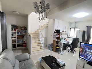 Reihenhaus zum Kauf mit 3 Zimmer in Khan Na Yao, Bangkok