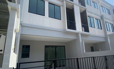 出售 3 卧室 联排别墅 在 Chom Thong, 曼谷