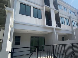 Reihenhaus zum Kauf mit 3 Zimmer in Chom Thong, Bangkok