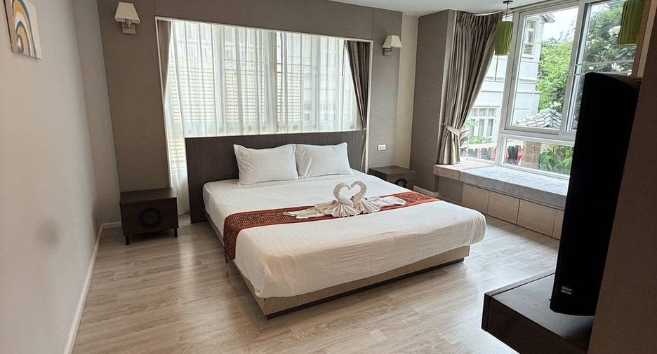 For rent 2 bedrooms apartment in Watthana, Bangkok