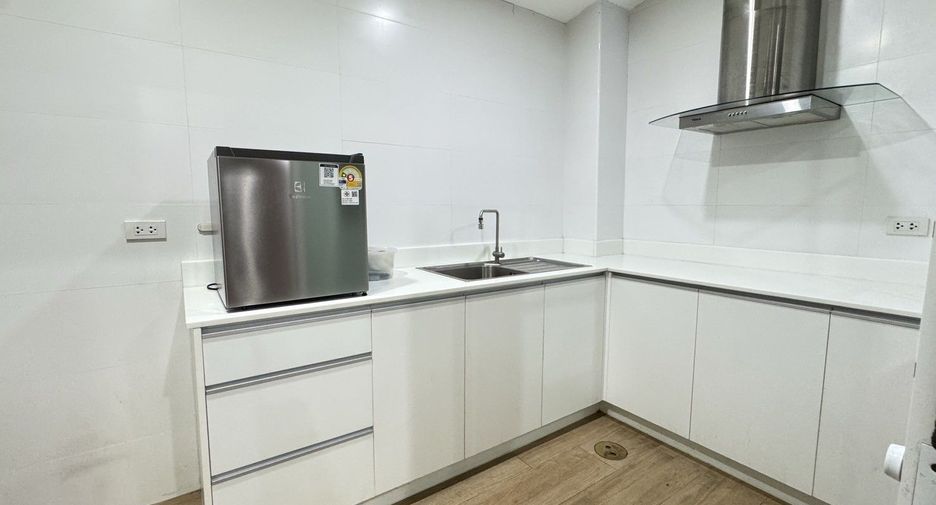 Reihenhaus zur Miete mit 4 Zimmer in Phra Pradaeng, Samut Prakan