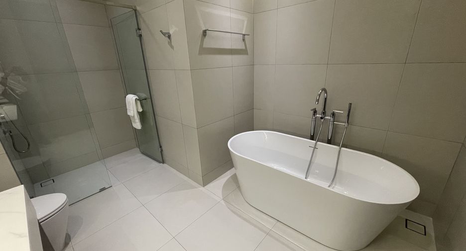For rent 3 bedrooms apartment in Khlong Toei, Bangkok