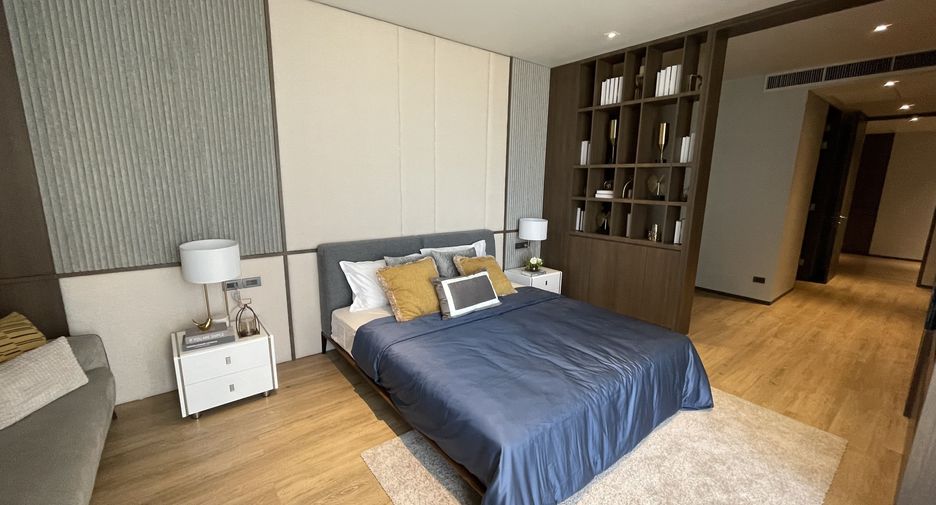 For rent 3 bedrooms apartment in Khlong Toei, Bangkok