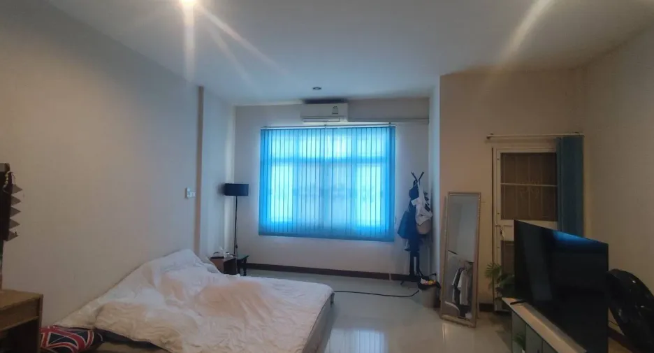 For sale 3 bedrooms townhouse in Mueang Samut Prakan, Samut Prakan