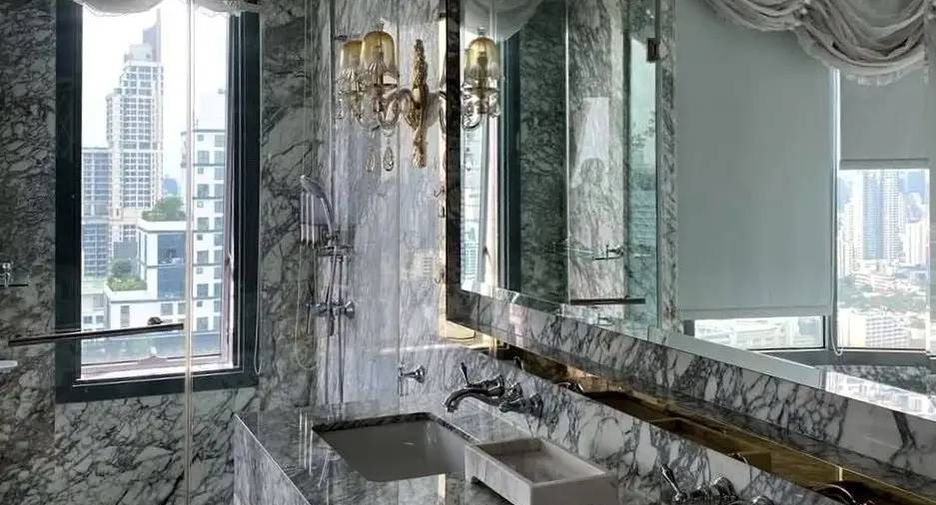For sale 5 bedrooms condo in Watthana, Bangkok
