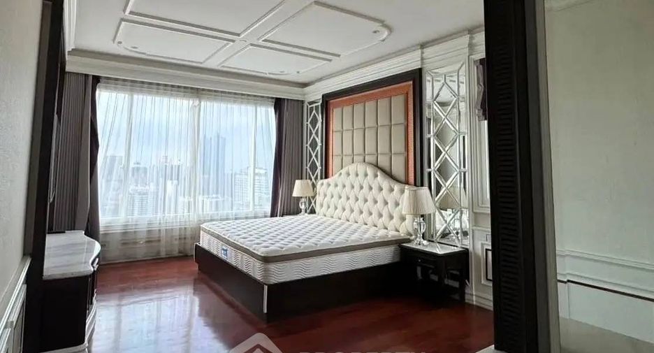 For sale 5 bedrooms condo in Watthana, Bangkok