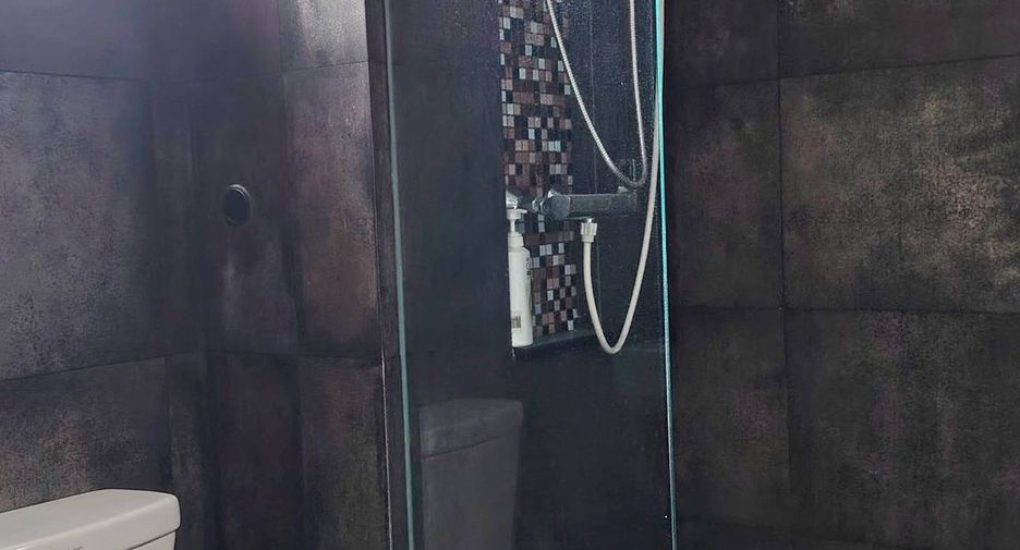 For sale 1 bed condo in Khlong Toei, Bangkok